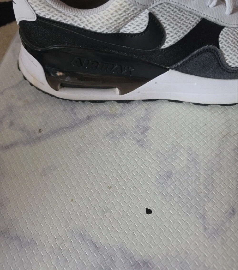 Nike Air max Men’s White and Black Mesh Lace-Up Sneakers